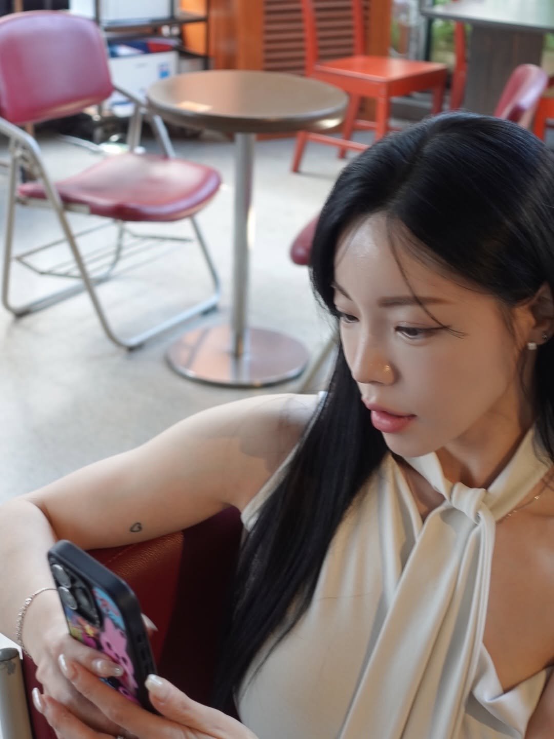 luvlyjomi 게시물 이미지: 시간 쪼개서 영주씨 만나기..🎀 
오전 8시 카페를 오픈런 하다니 
세상 제일...