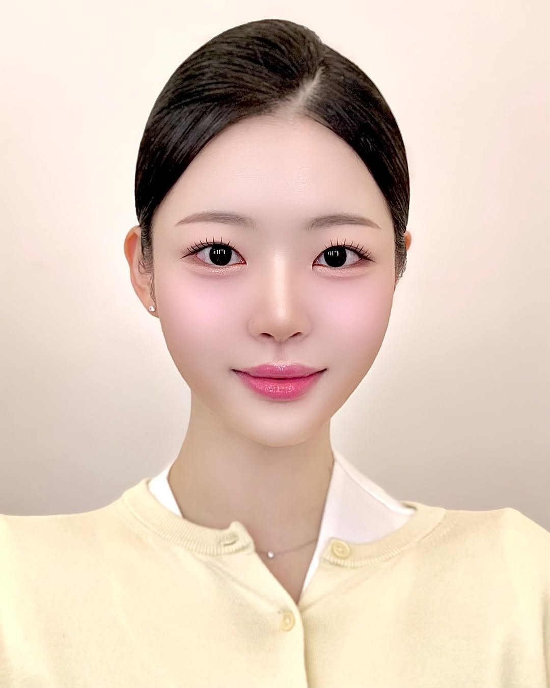 Photo by 루브아 승민 부원장 in 루브아 Luvoir. May be an image of one or more people, hair, makeup and text.