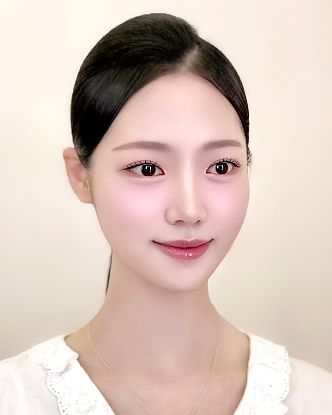 luvoir_seung6 게시물 이미지: ⠀
승민쌤 시그니처 #승무원메이크업 🌷
맑고 또렷하게 속눈썹 포인트...