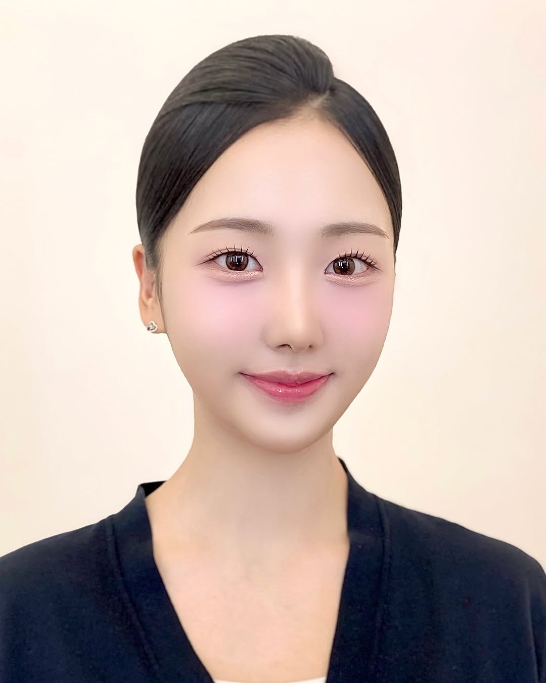 Photo by 루브아 승민 부원장 in 루브아 Luvoir. May be an image of one or more people, braids, makeup and text.