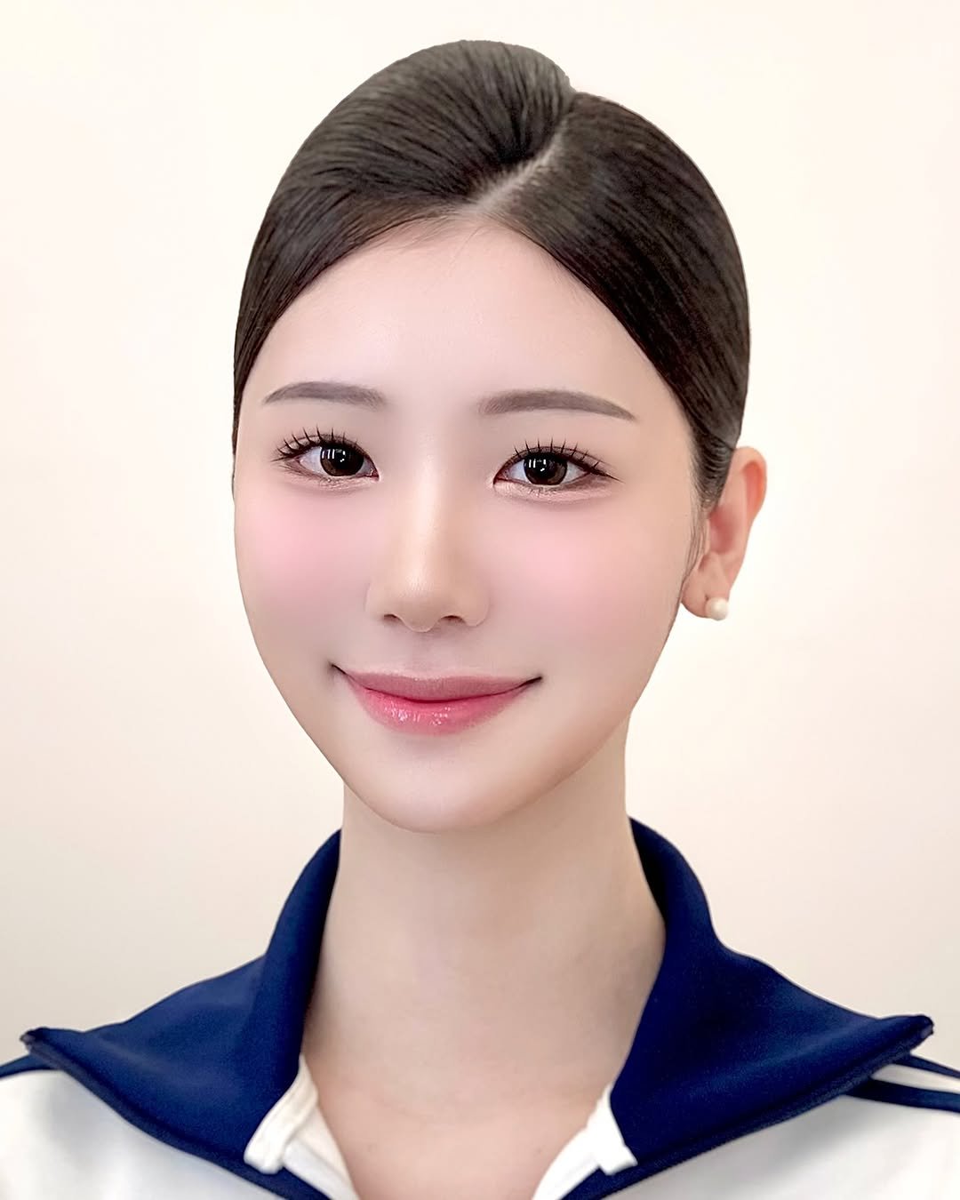 Photo by 루브아 승민 부원장 in 루브아 Luvoir. May be an image of one or more people, makeup, hair and text.