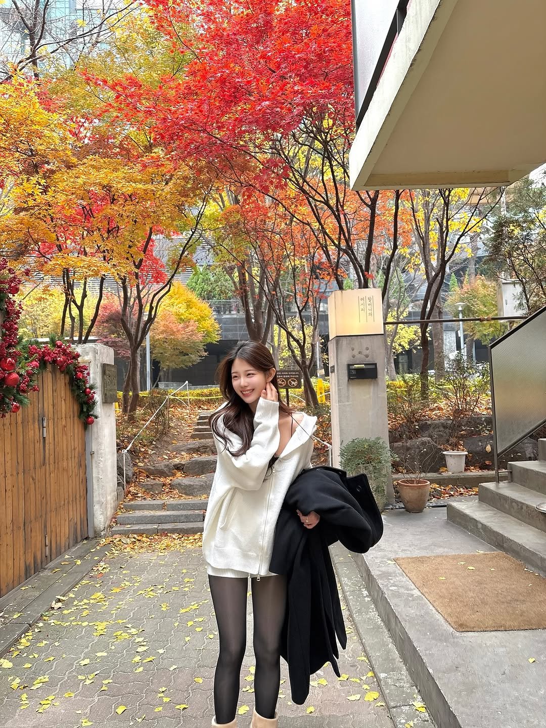 Photo by 루브아 승민 부원장 on November 25, 2025. May be an image of duffle coat, outdoors and text.