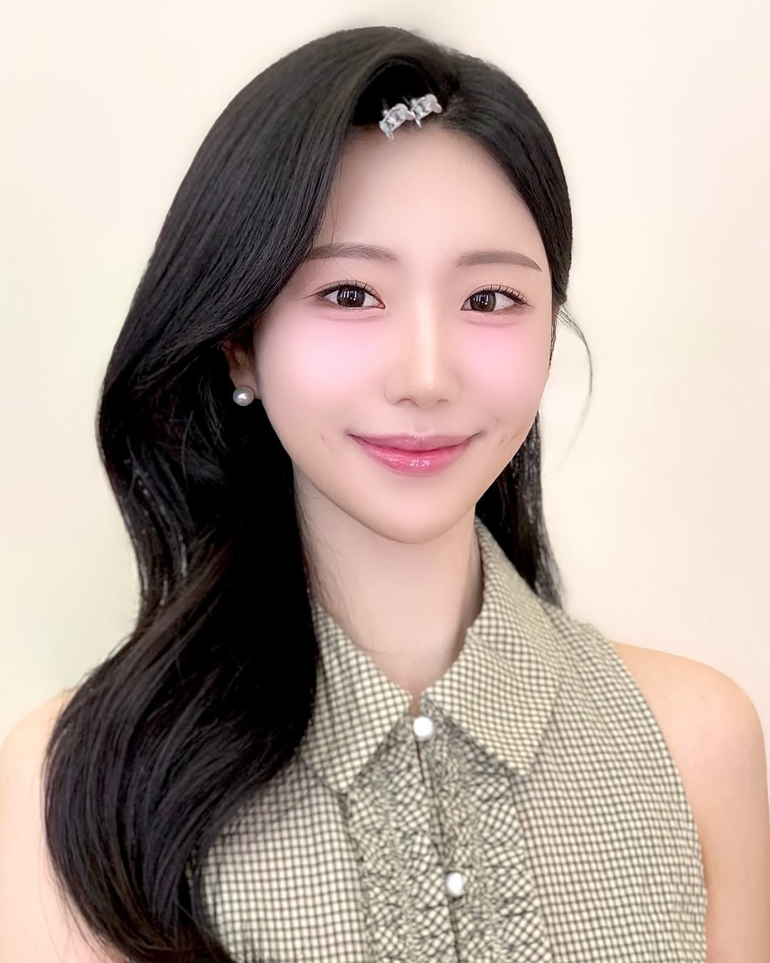 luvoir_seung6 게시물 이미지: ⠀
울 고객님 어쩜 이리도 큐티 프리티 ,,🧚🏻‍♀️💗
⠀
화려한 메이크업이...