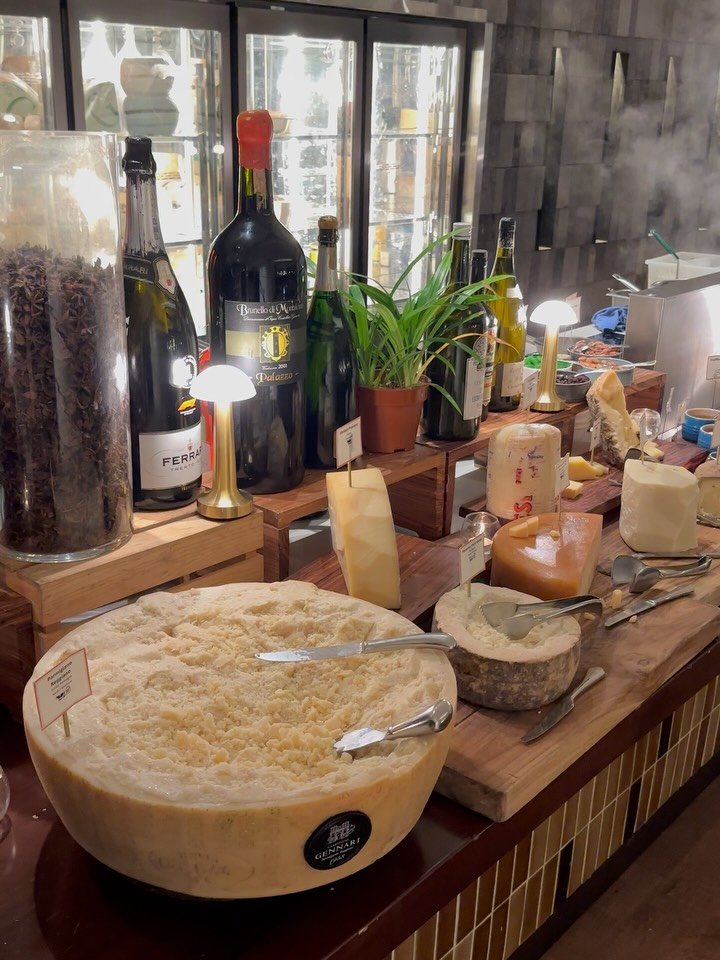 luxkyvicky 게시물 이미지: 생일상 🧀🧀🧀🍷🍷🍷