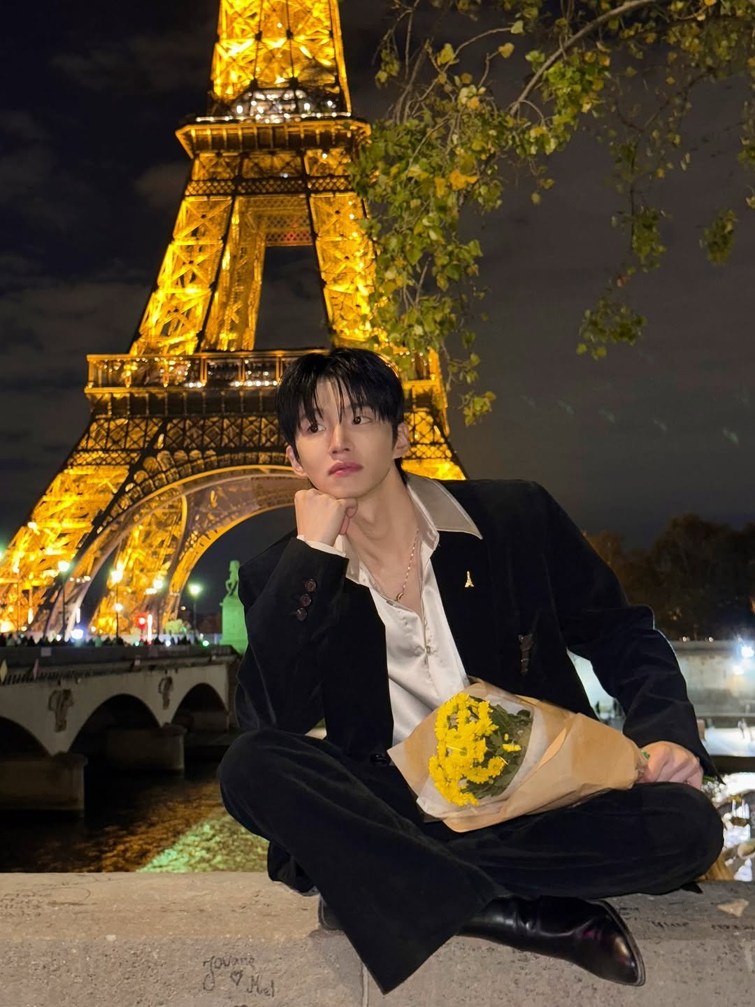 Photo by 배일리룩 Baeilylook on October 21, 2025.