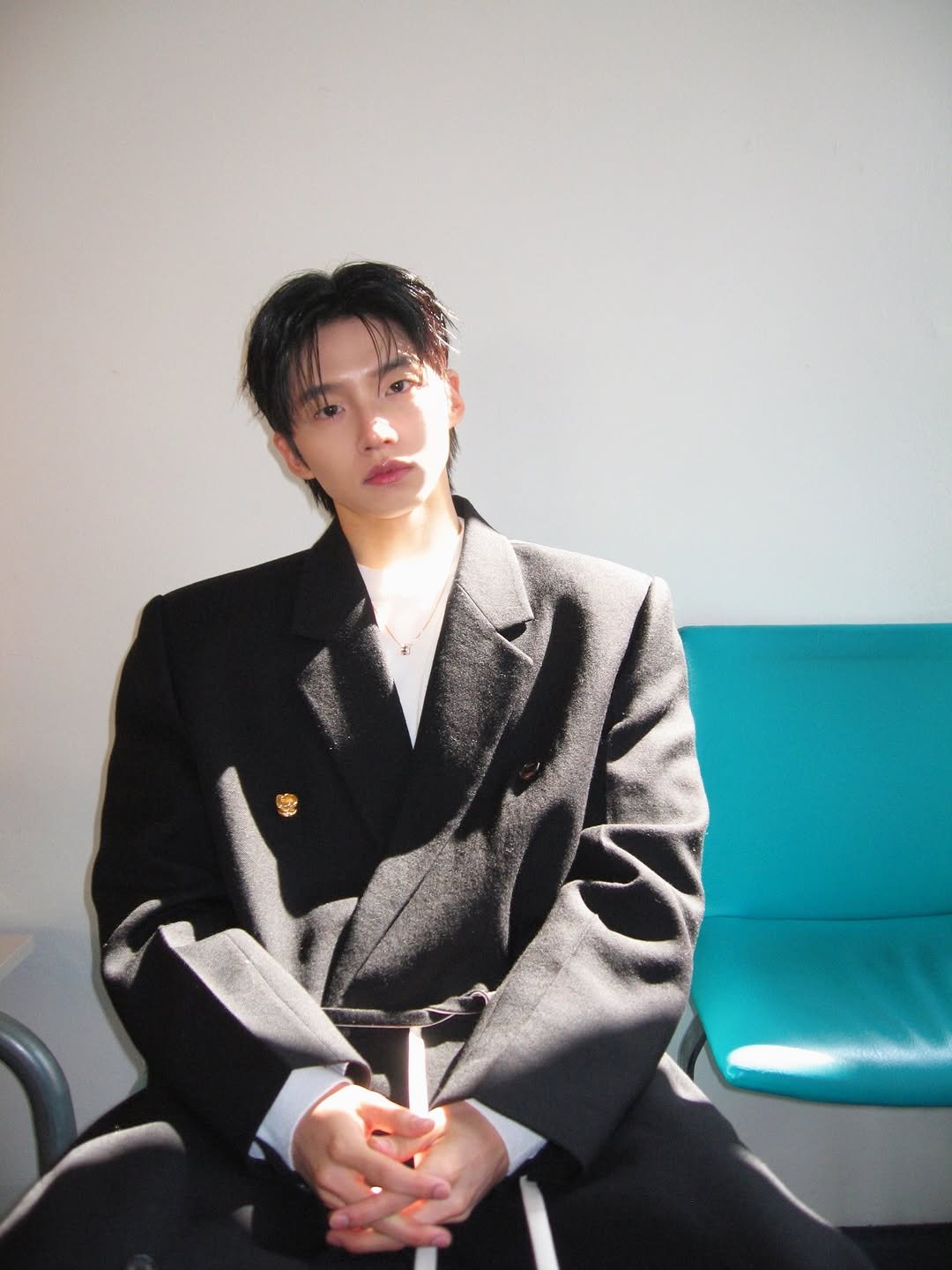 Photo shared by 배일리룩 Baeilylook on March 15, 2026 tagging @eenk_official. May be an image of bolo tie and text.