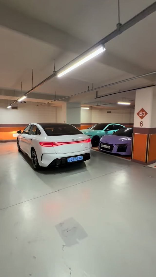 luxxtv 게시물 이미지: 요즘같이 하이테크 차량들이 많아지는 세상!

송풍구 보다는 중앙 모니터에 핸드폰을...