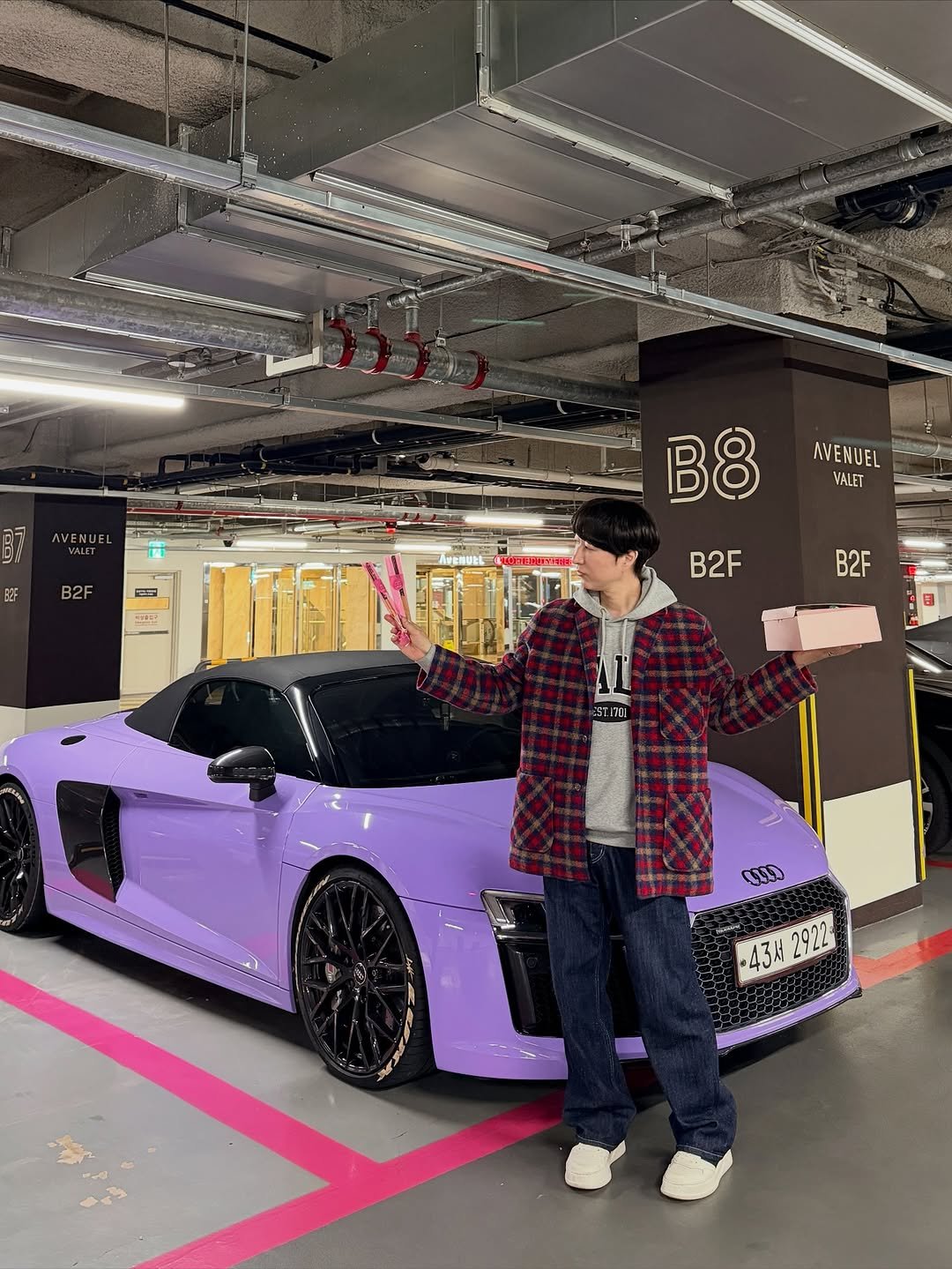 Photo by 전 정수 on November 11, 2025. May be an image of car and text that says 'AVEN BOF B2F 25 B8 AVENUEL NVENUE B8 VALET B2F M แหน B2F 99 9 ၁၁ -43A2922 4312922 43서 ባ0ን18 1LL'.