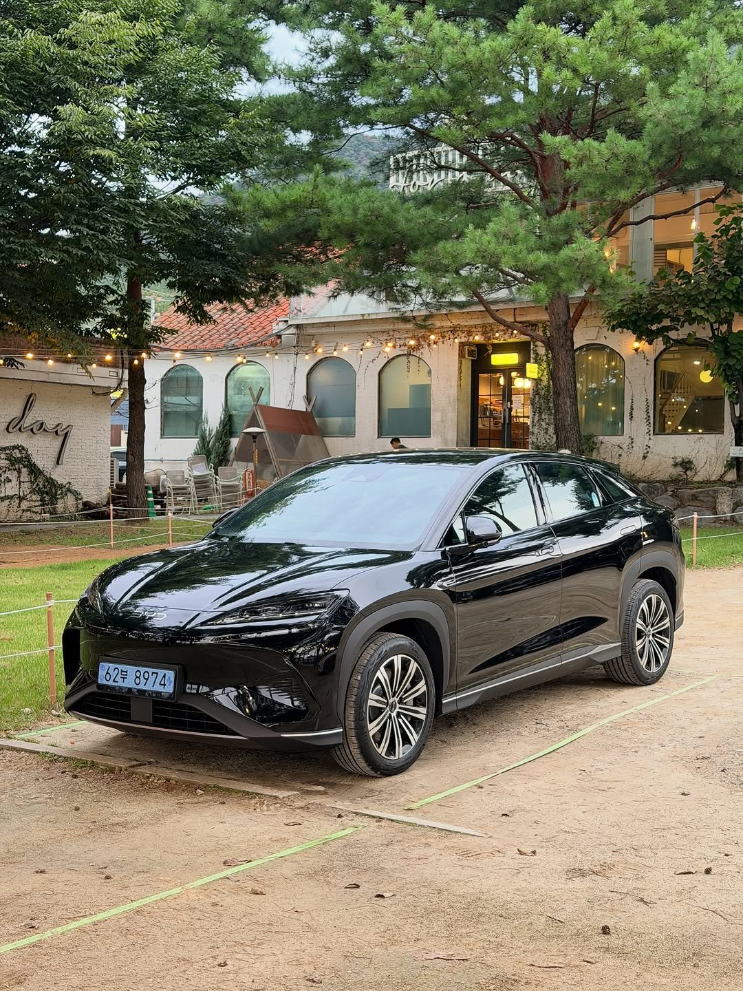 Photo by 전 정수 on November 14, 2025. May be an image of ‎car, jeep, windshield and ‎text that says '‎ا ማሲመሞ፡ 6278974 62부 8974 TEE‎'‎‎.