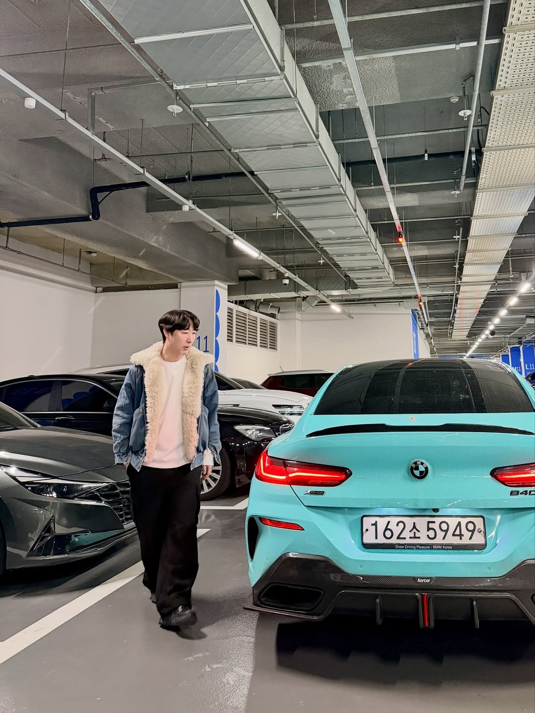 Photo by 전 정수 on December 31, 2025. May be an image of sedan, wheel and text.