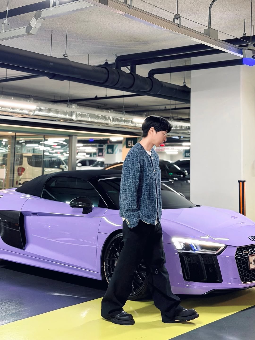 Photo by 전 정수 on November 07, 2025. May be an image of car, wheel, convertible, roadster and text.