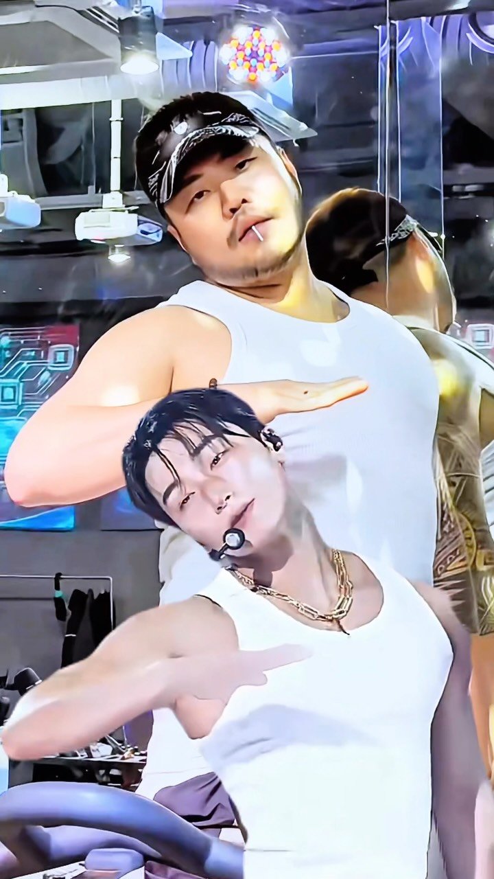lvup_official 게시물 이미지: 최산 VS 배가남산

 ㅋㅋㅋ ㅋ컨텐츠 만들다 현타 옴..

난 왜 목이없어? ...