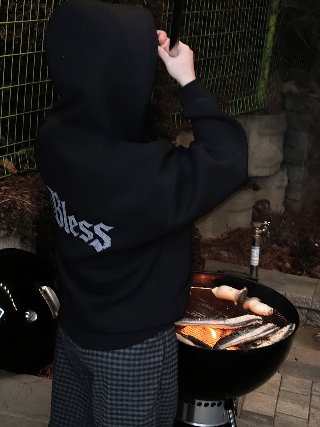 Photo shared by 𝐉𝐢𝐚𝐧🫧 일상  • 헬스 • 뷰티 •짐웨어 on February 14, 2026 tagging @josun_zzang, and @_godbless26. May be an image of grill, sweatpants and text.
