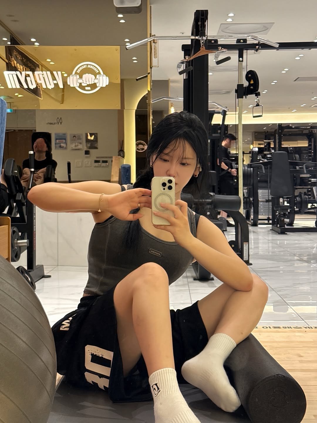 Photo shared by 𝐉𝐢𝐚𝐧🫧 일상  • 헬스 • 뷰티 •짐웨어 on April 26, 2026 tagging @repximum. May be an image of activewear and text.