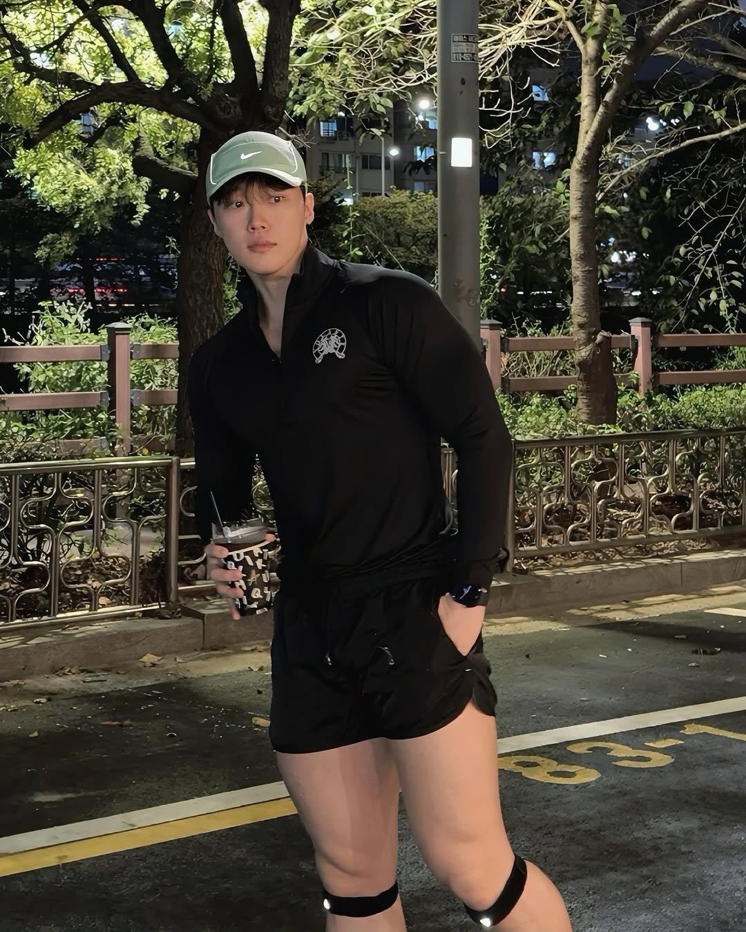 lzhxxn 게시물 이미지: 러닝 후 코히☕️🏃🏿‍♂️

런린이라 5km 넘게 쭉 달리면 무릎이 아파서
장기...