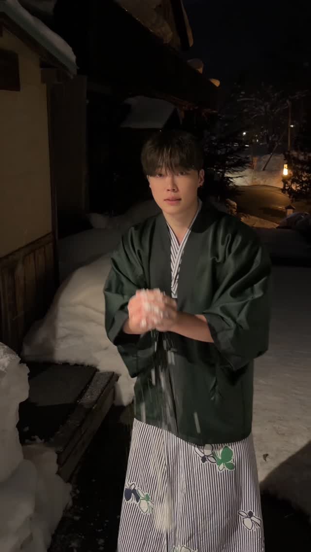 lzhxxn 게시물 이미지: 浴衣🎐❄️
마지막 남자 손 잡기 ..？🙀

#japan #sapporo...