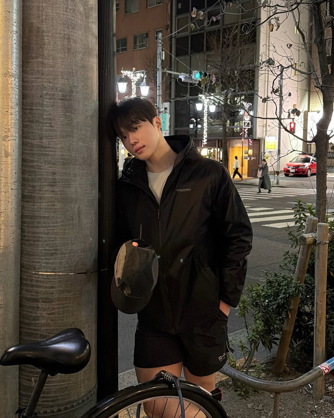 Photo shared by 지 훈 on February 11, 2026 tagging @discoveryexpedition_kr. May be an image of duffle coat, parka, street and text.