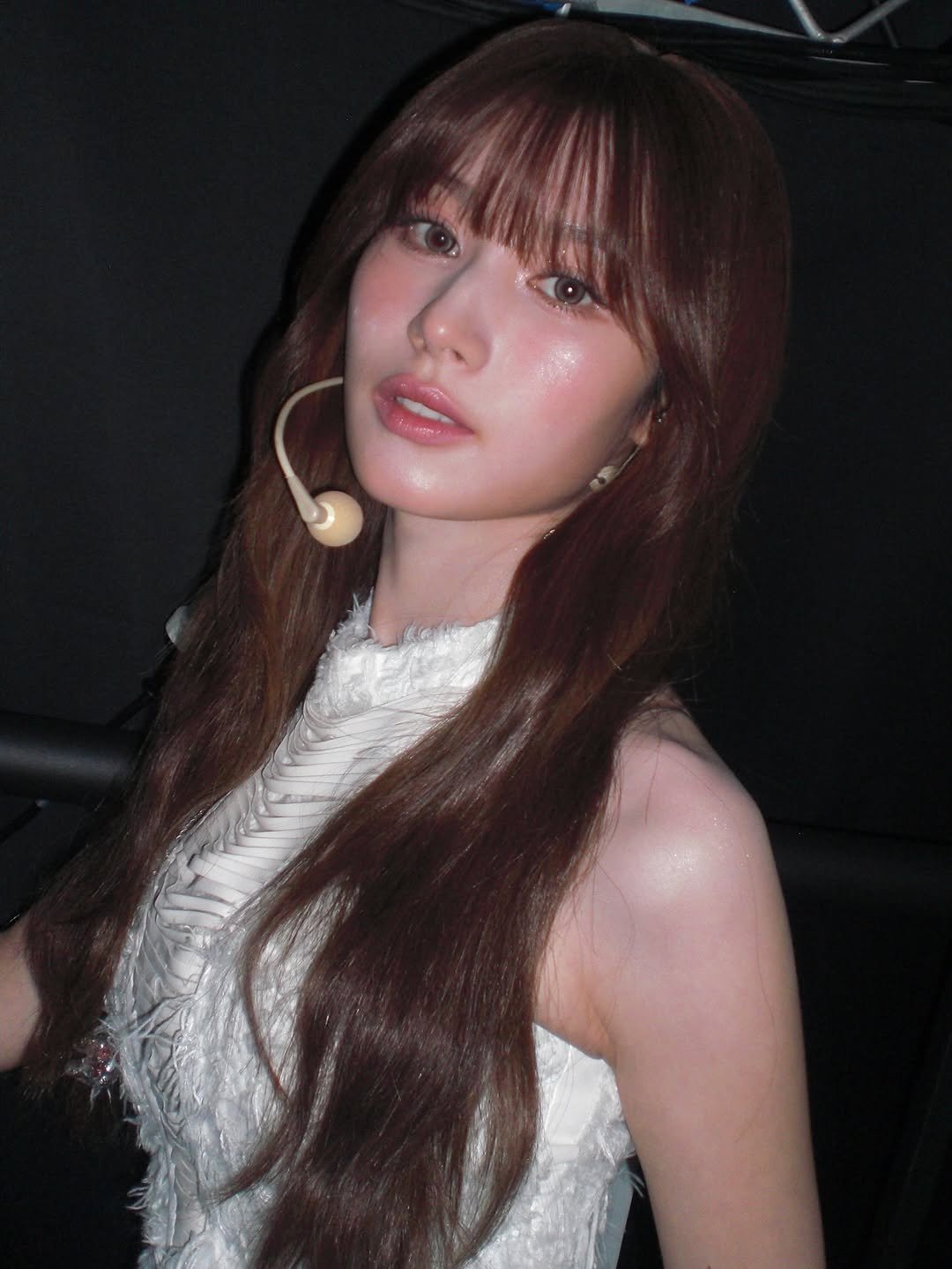 Photo by 사나 𝚂𝚊𝚗𝚊 on November 09, 2025. May be an image of one or more people, bangs and text.