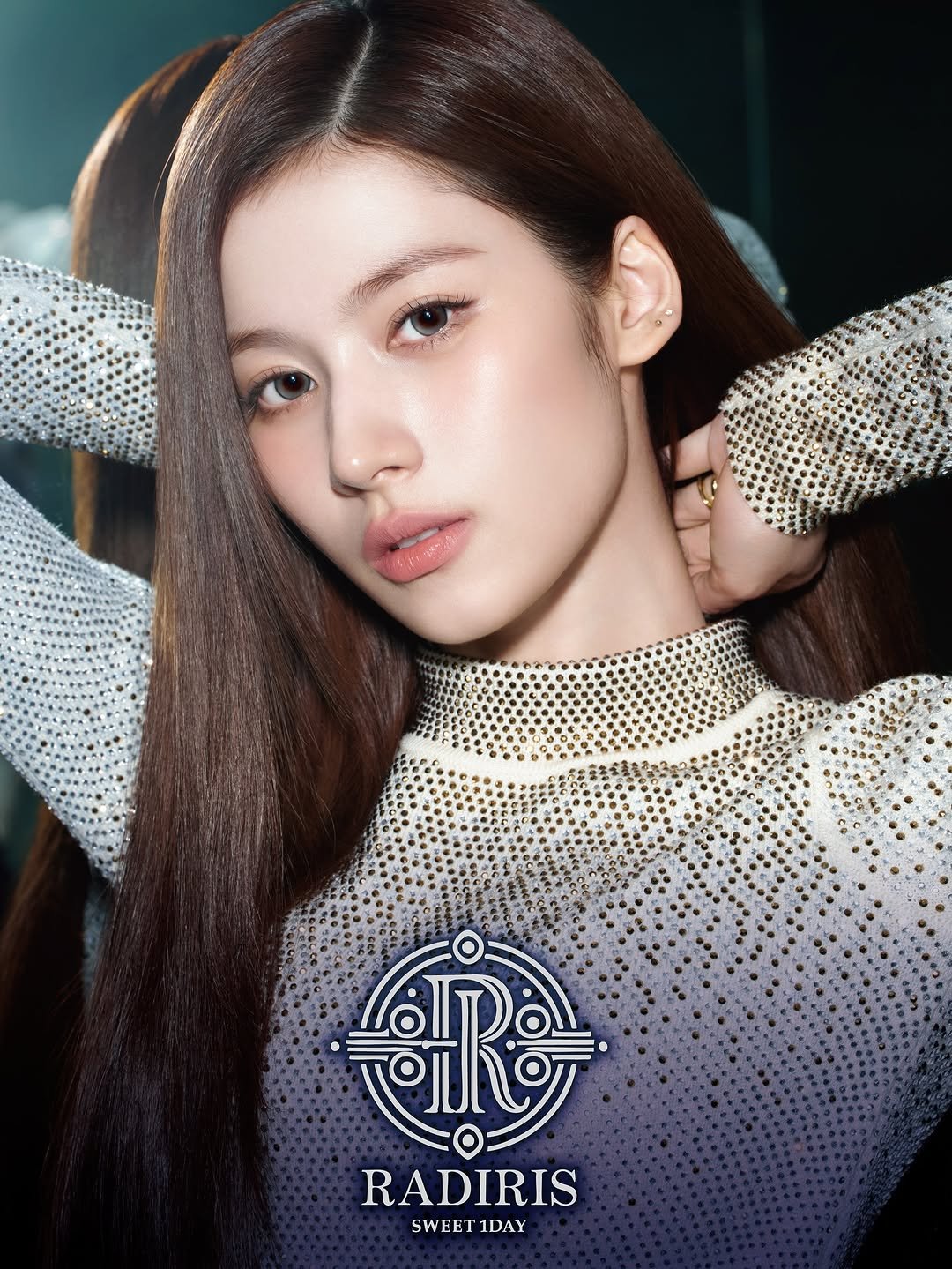 Photo shared by 사나 𝚂𝚊𝚗𝚊 on November 07, 2025 tagging @radiris_official. May be an image of one or more people, hair, poster and text that says 'R 해요: RADIRIS DI SWEET1DAY SWEET 1DAY'.