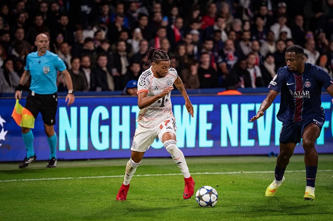 Photo by MichaelOlise on November 05, 2025. May be an image of football, soccer, cleats, crowd, stadium and text that says '金期る DATAR SIRWAYS DATAR SIRW WE NEVI NIGH'.