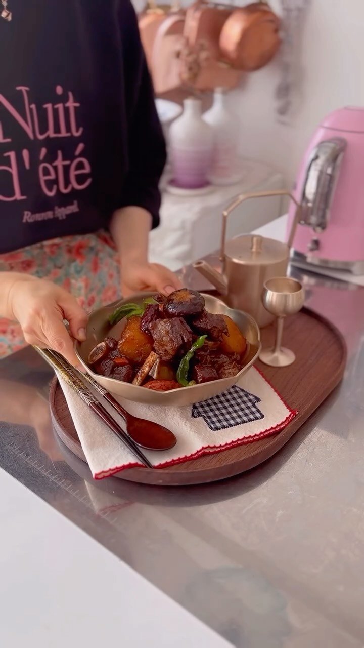 m1_ae_ 게시물 이미지: 내내 써먹는 소갈비찜레시피 #가정식 #소갈비찜

연말메뉴로 소갈비찜.
갈비찜은 다들...