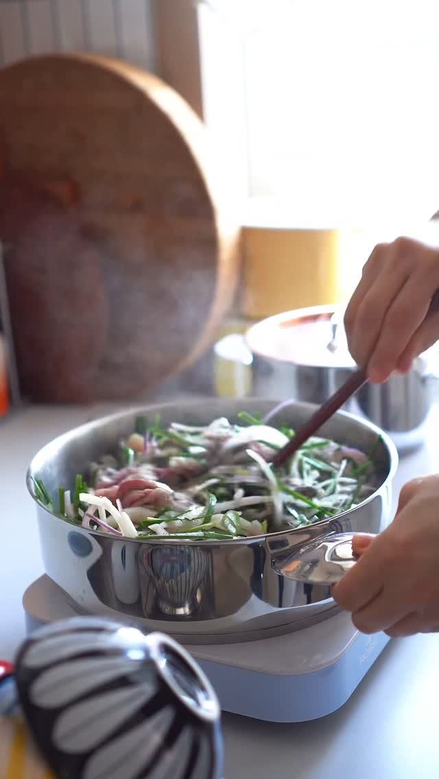 m1_ae_ 게시물 이미지: 주말엔 양파불고기 드셔보세요^^ #불고기 #가정식

🌿양파 대파 채 썬...