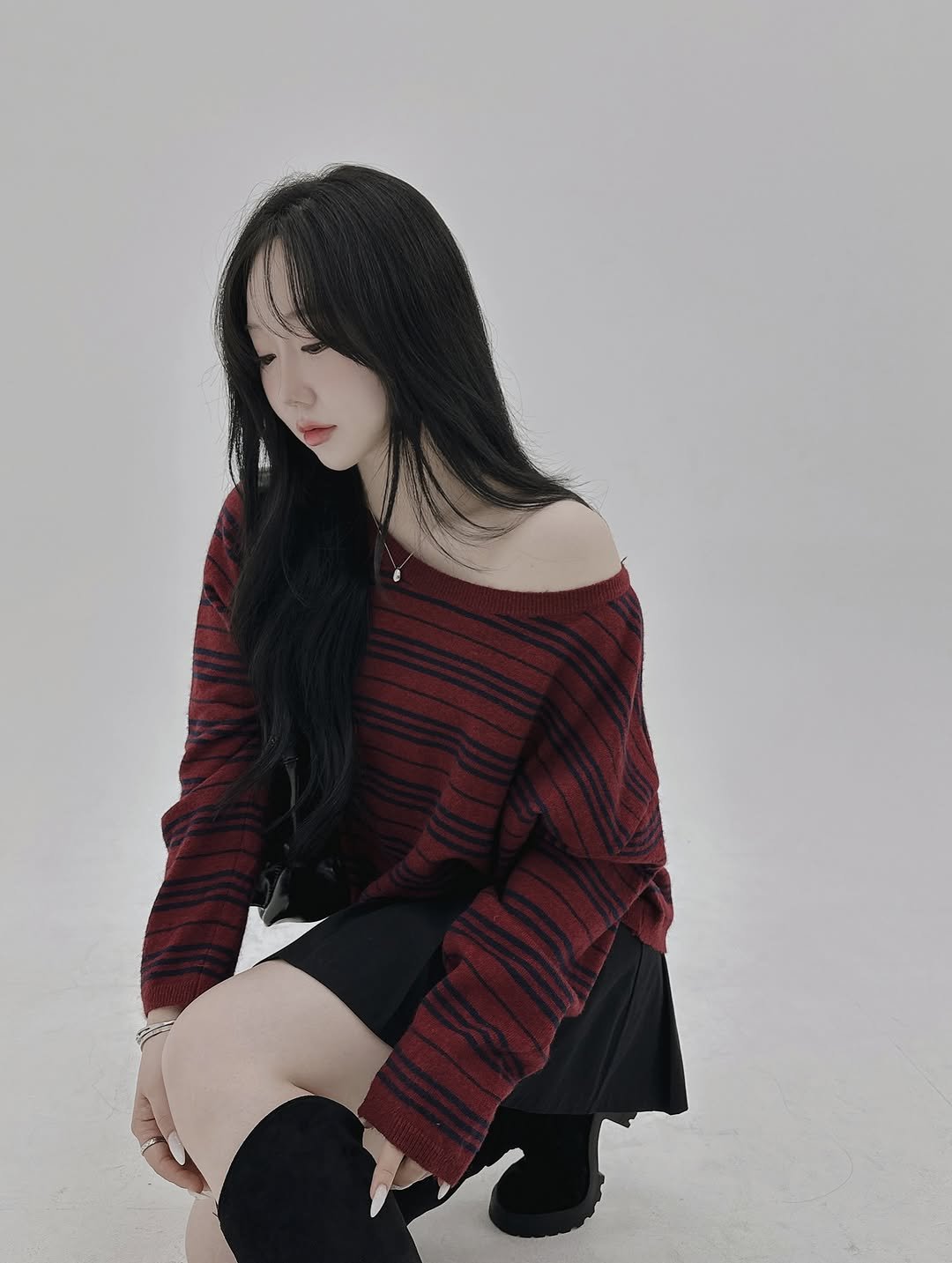 Photo by 하비언니 최민지 on August 24, 2025. May be an image of 1 person, hair, makeup, top and text.