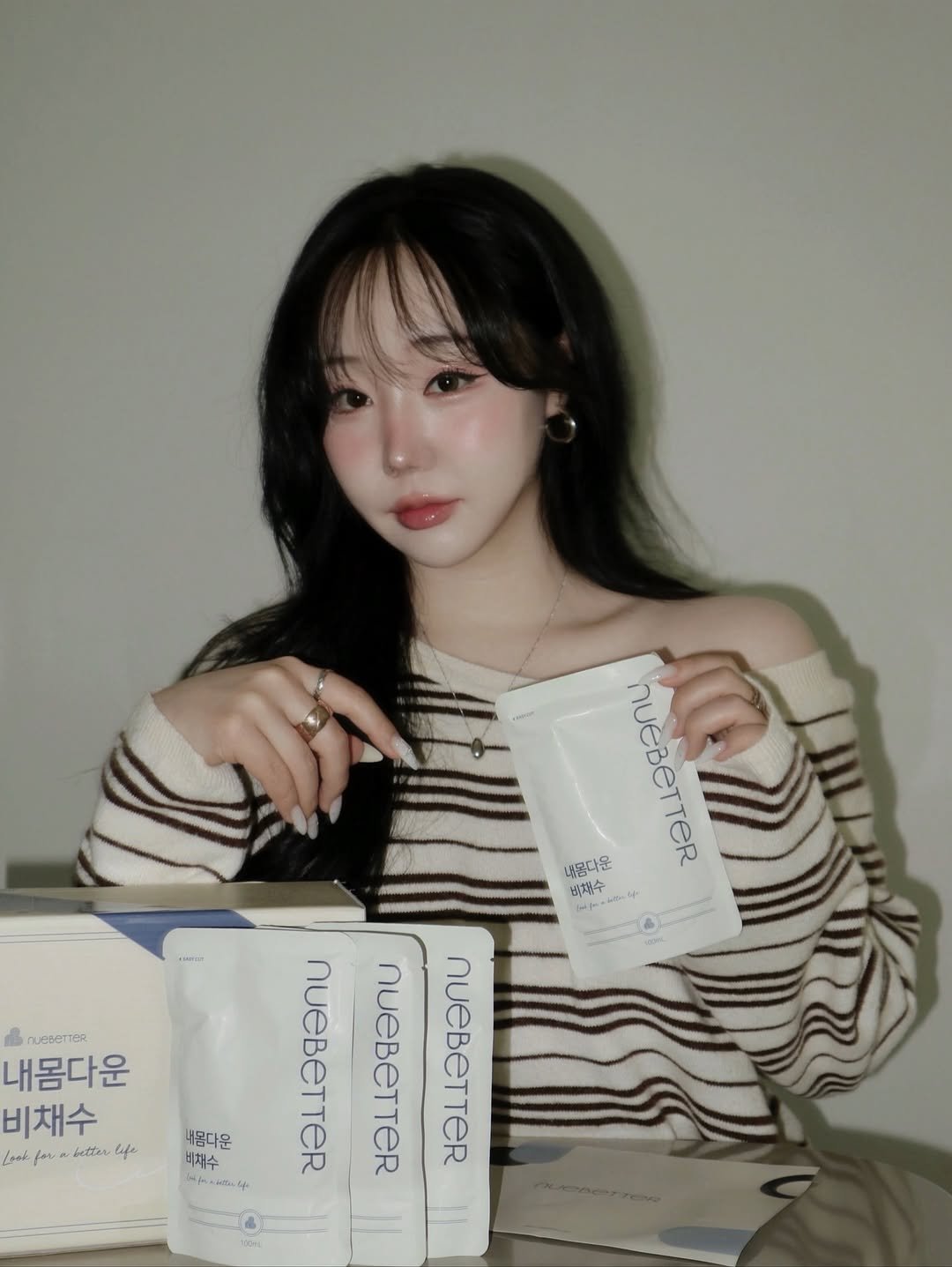 Photo by 하비언니 최민지 on November 19, 2025. May be an image of ‎text that says '‎내몸다운 nUEBETTER 비채수 미제주. nueberteR 내몸다운 비채수 Lant. va bettor life 너몸다운 비채수 اعتاعلي nueBETTER‎'‎.