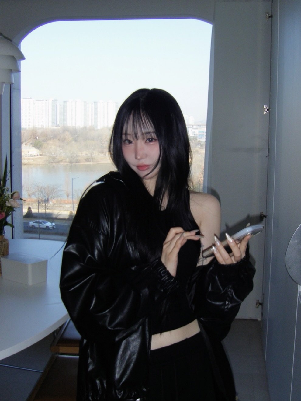 Photo by 하비언니 최민지 on February 23, 2026. May be an image of smoking, cigarette, cigar, bath robe and text.