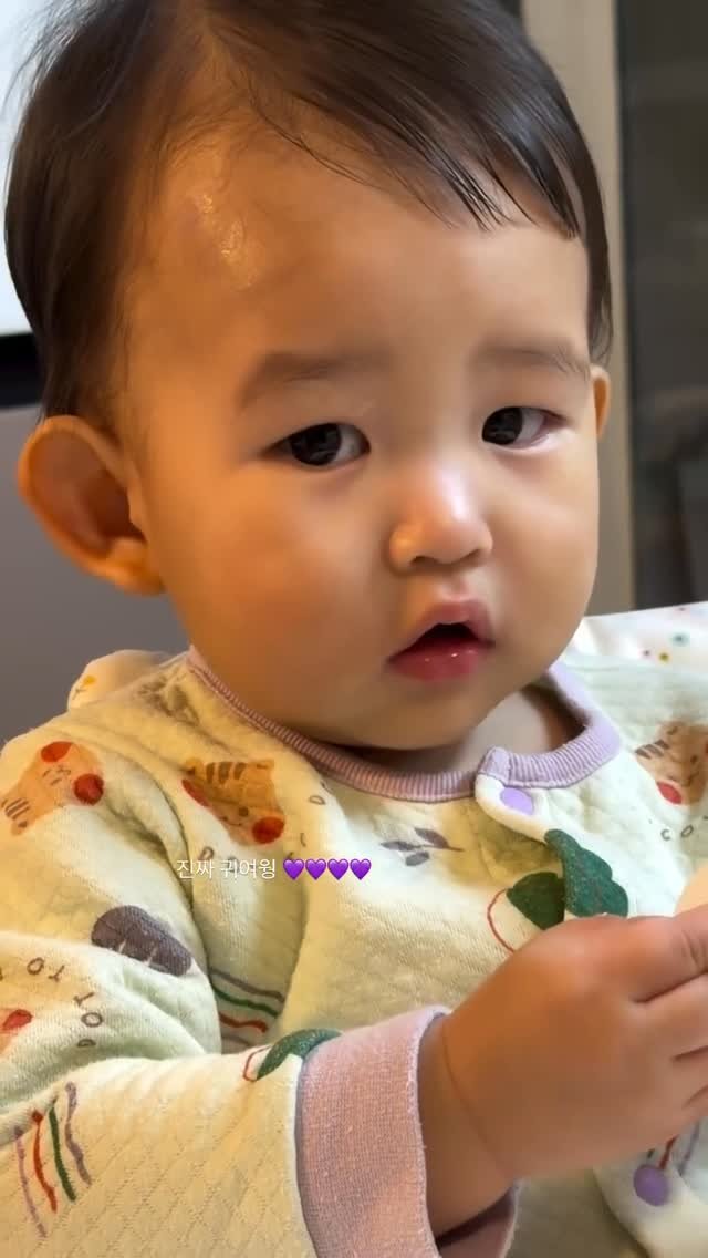 m_sseonu 게시물 이미지: 치카치카두 잘하는 울애기 짱짱보이 ~~ 🩵🍼🩵🍼👏🏻👏🏻

#신생아 #신생아그램...