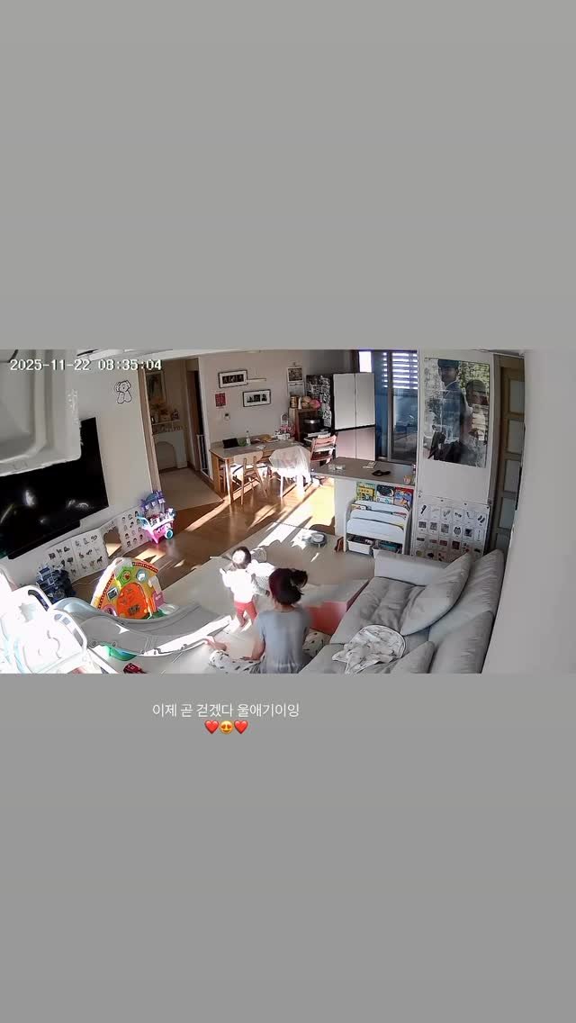 m_sseonu 게시물 이미지: 우리선우 갑자기 만~세 하면서 벌떡! 일어나더니 
혼자서 걸었땅☺️❤️❤️...