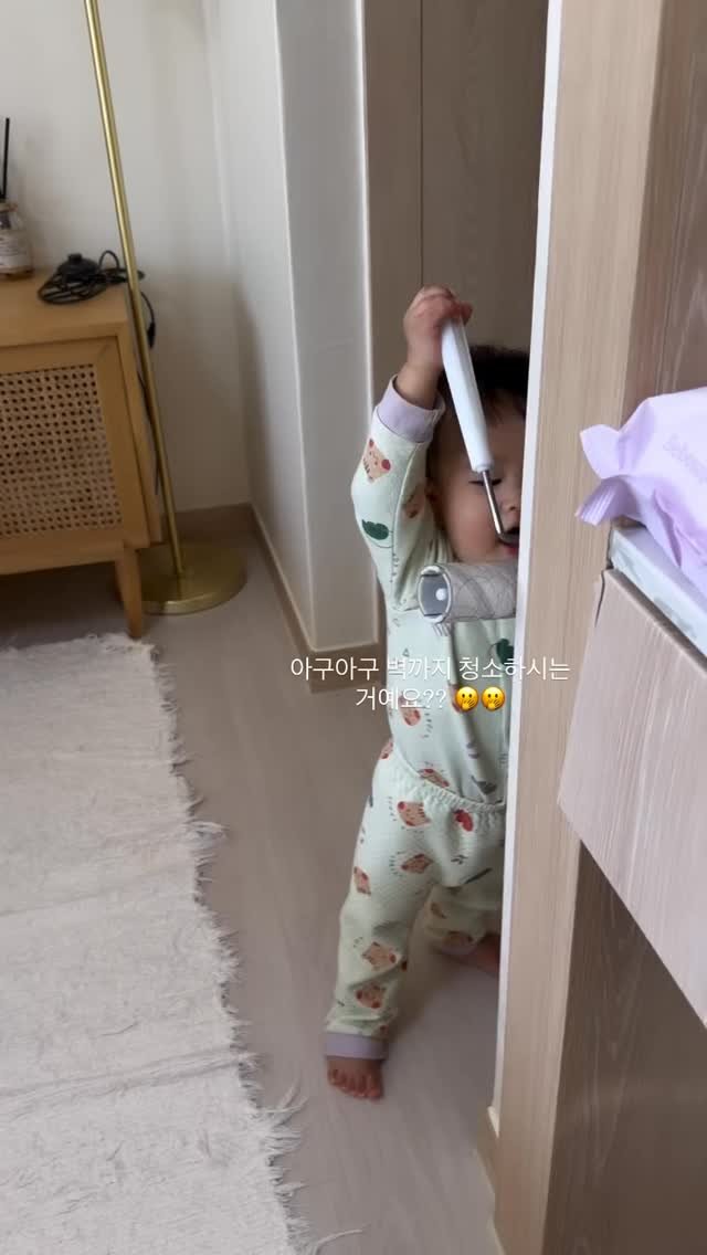 m_sseonu 게시물 이미지: 오늘도 청소하느라 바쁘신 선우아깅 ☺️☺️👏🏻🩵

#신생아 #신생아그램 #육아...