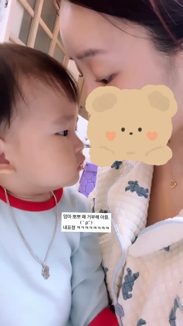 m_sseonu 게시물 이미지: 엄마 뽀뽀. 왜 거부해 아들. ( ¯ ρ¯ )

#육아일기 #아들맘#용띠맘 #애개육아#애개육아맘