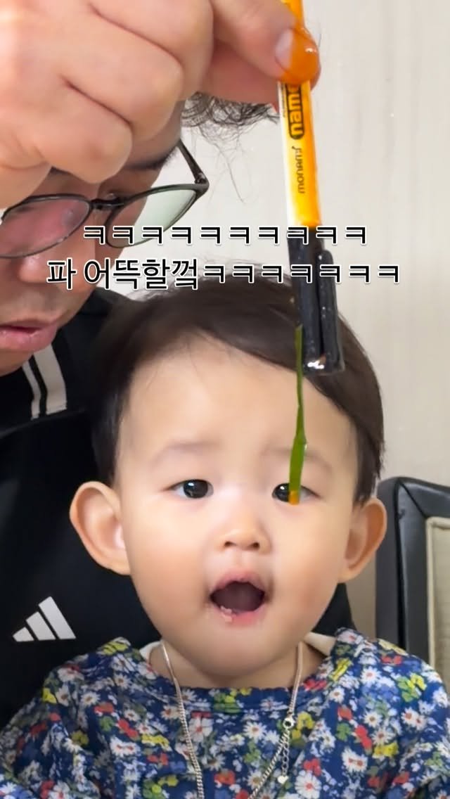 m_sseonu 게시물 이미지: 할비 짬뽕국물에ㅋㅋㅋㅋㅋ펜 넣은 선우의 최후..🤣👶🏻👨🏻🩵🩵

#육아일기...