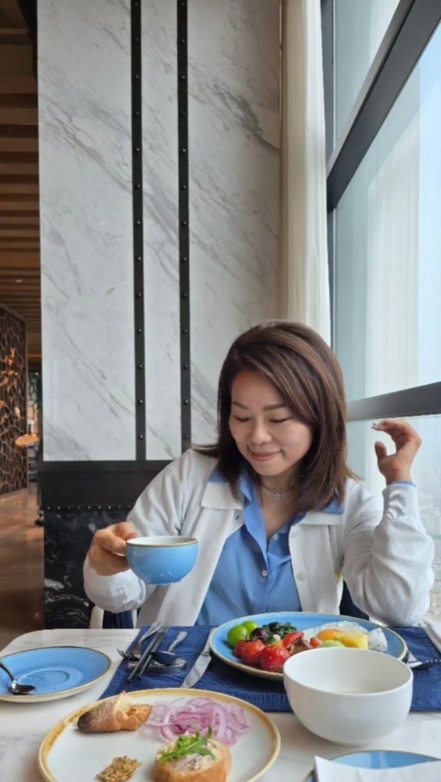 m_y_life135 게시물 이미지: 지금 당신은 어둠 속에서도 
가장 빛나는 별입니다.

​오늘도 너무 애쓰지 마세요....