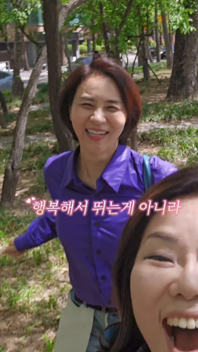 m_y_life135 게시물 이미지: 여러분~
요즘 날씨 넘 좋죠.🚶‍♂️🚶‍♀️
교회 예배 마치고 양재천...