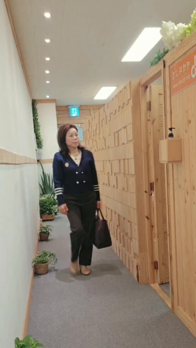 m_y_life135 게시물 이미지: 오늘도 기분 좋은 
발걸음으로 출근합니다.

고객님이 머무실 매장을 
구석구석...