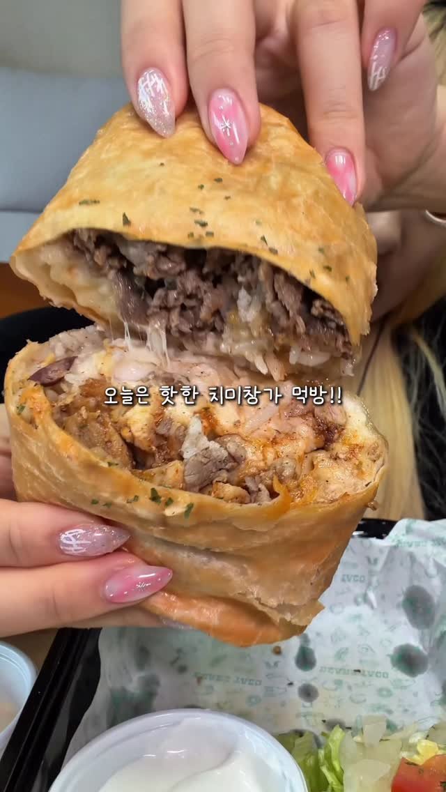 maasi_.chaa 게시물 이미지: 튀긴 부리또 왜케 맛있는 거얌..🫢😖

요즘 핫한 치미창가 드디어 먹어 봤어용...