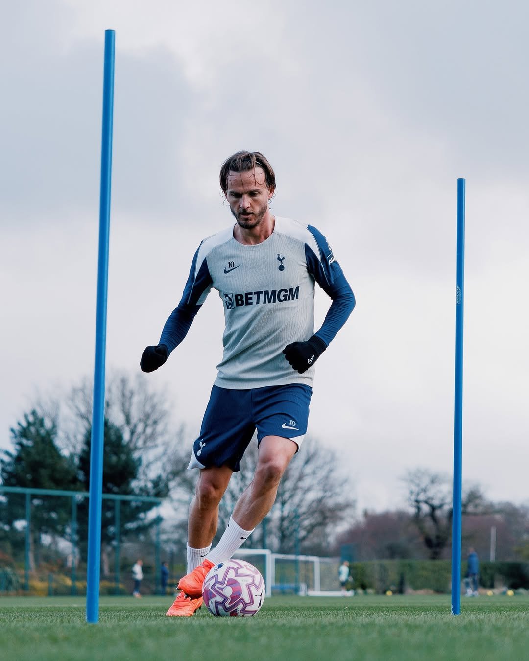 Photo by Tottenham Hotspur on January 30, 2026. May be an image of football, soccer, cleats, sports equipment, stadium and text.