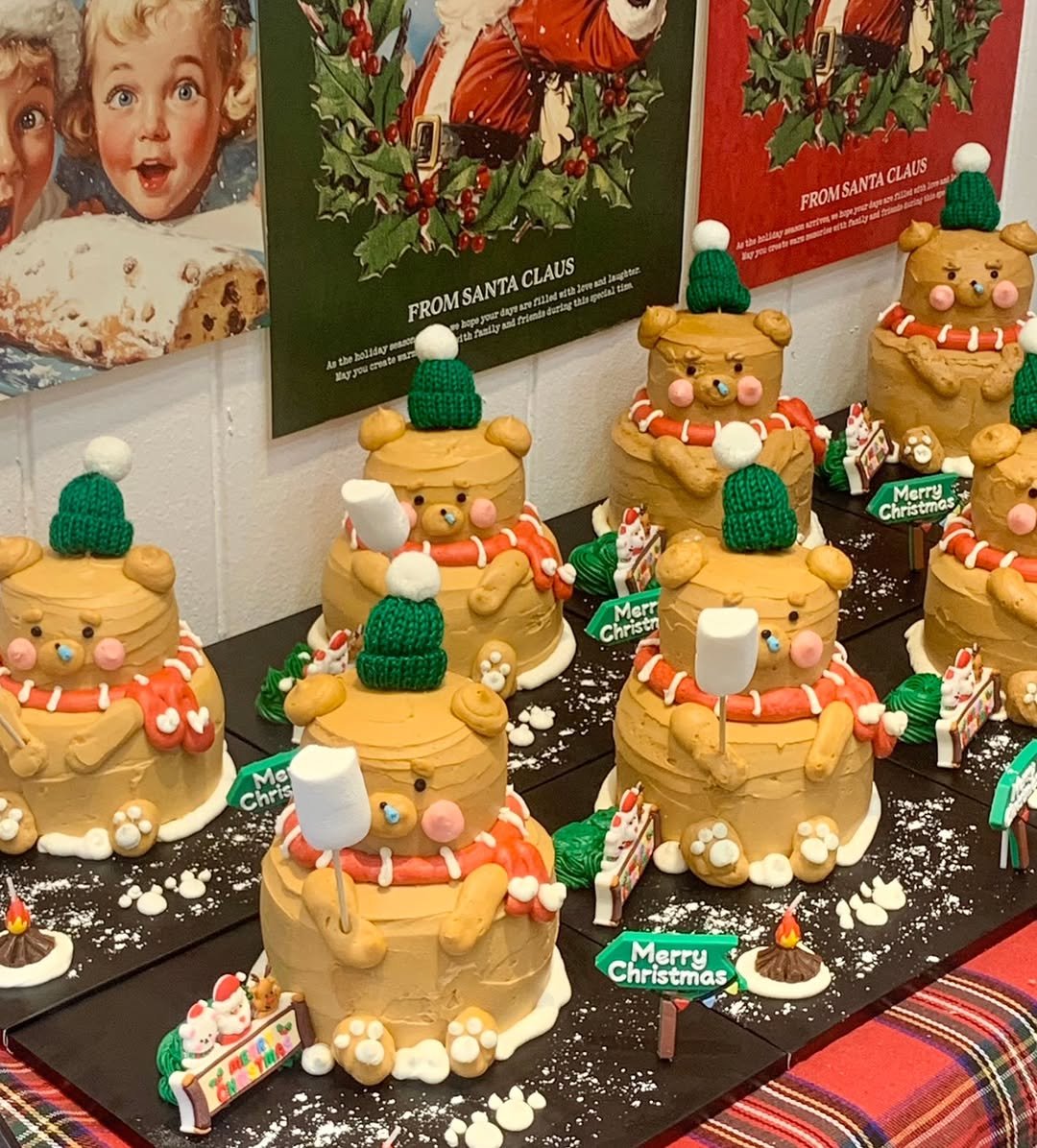 Photo shared by 부평케이크|부평크리스마스케이크|부평레터링케이크|메이드윤|숫자케이크|당일케이크|환갑케이크|브라이덜샤워케이크 on December 22, 2025 tagging @made_yoon. May be an image of gingerbread cookie, chocolate cake, snowman, marshmallow and text.