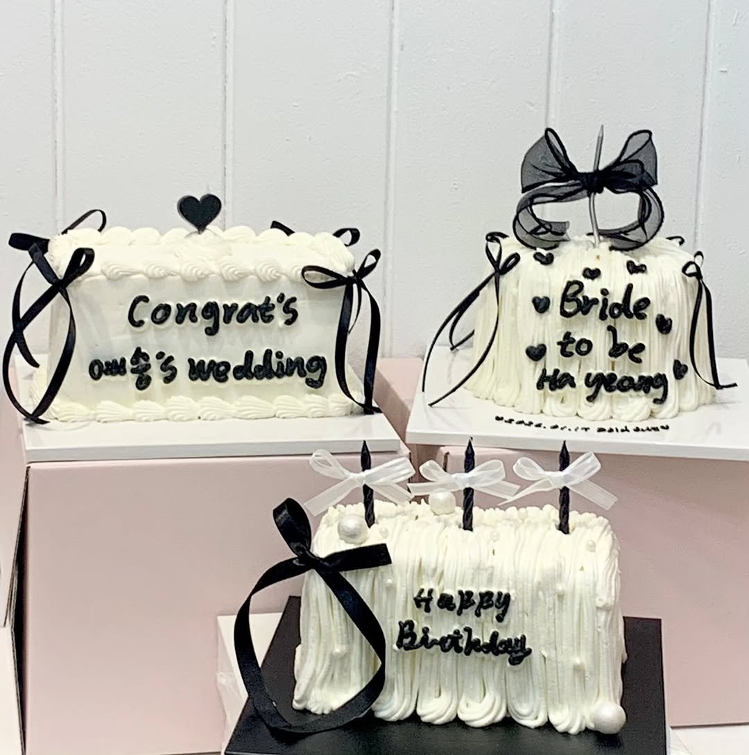 Photo shared by 부평케이크|부평떡케이크|부평레터링케이크|메이드윤|숫자케이크|당일케이크|환갑케이크|브라이덜샤워케이크 on November 09, 2025 tagging @made_yoon. May be an image of wedding cake and text.