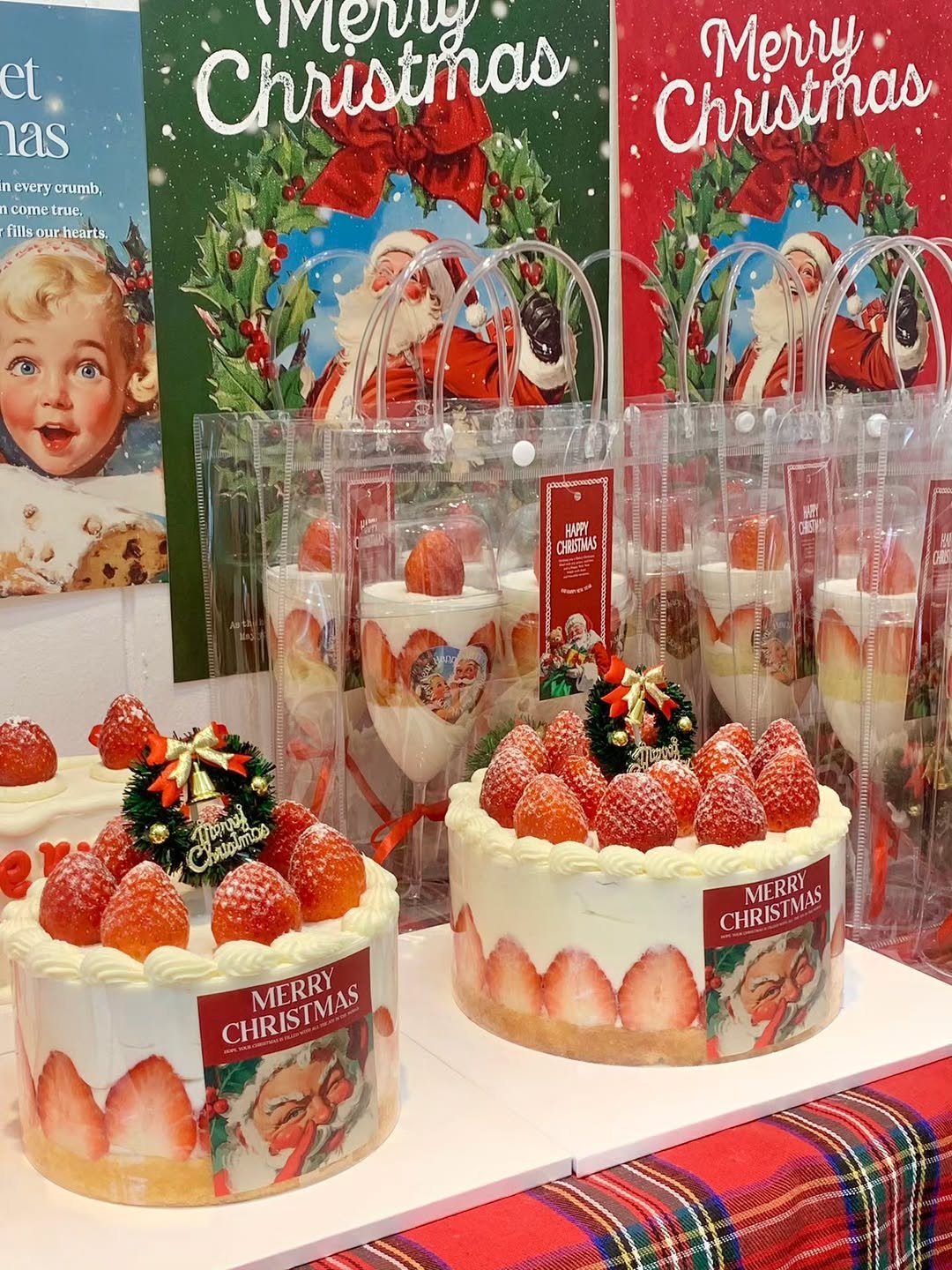 Photo shared by 부평케이크|부평크리스마스케이크|부평레터링케이크|메이드윤|숫자케이크|당일케이크|환갑케이크|브라이덜샤워케이크 on December 23, 2025 tagging @made_yoon. May be an image of cake, strawberry, whipped cream, fruitcake, cheesecake and text that says 'et as every everycrumb crumb, cometru cometrue. come fills fillsour.hearts, our. hearts e Christmas 4Hpo Christhas Merry. WAPPΥ CHISNAS P AorN സം riolmns MERRY CHRISTMAS TMAS CHRISTMAS CHIRISIMAS MERRY'.