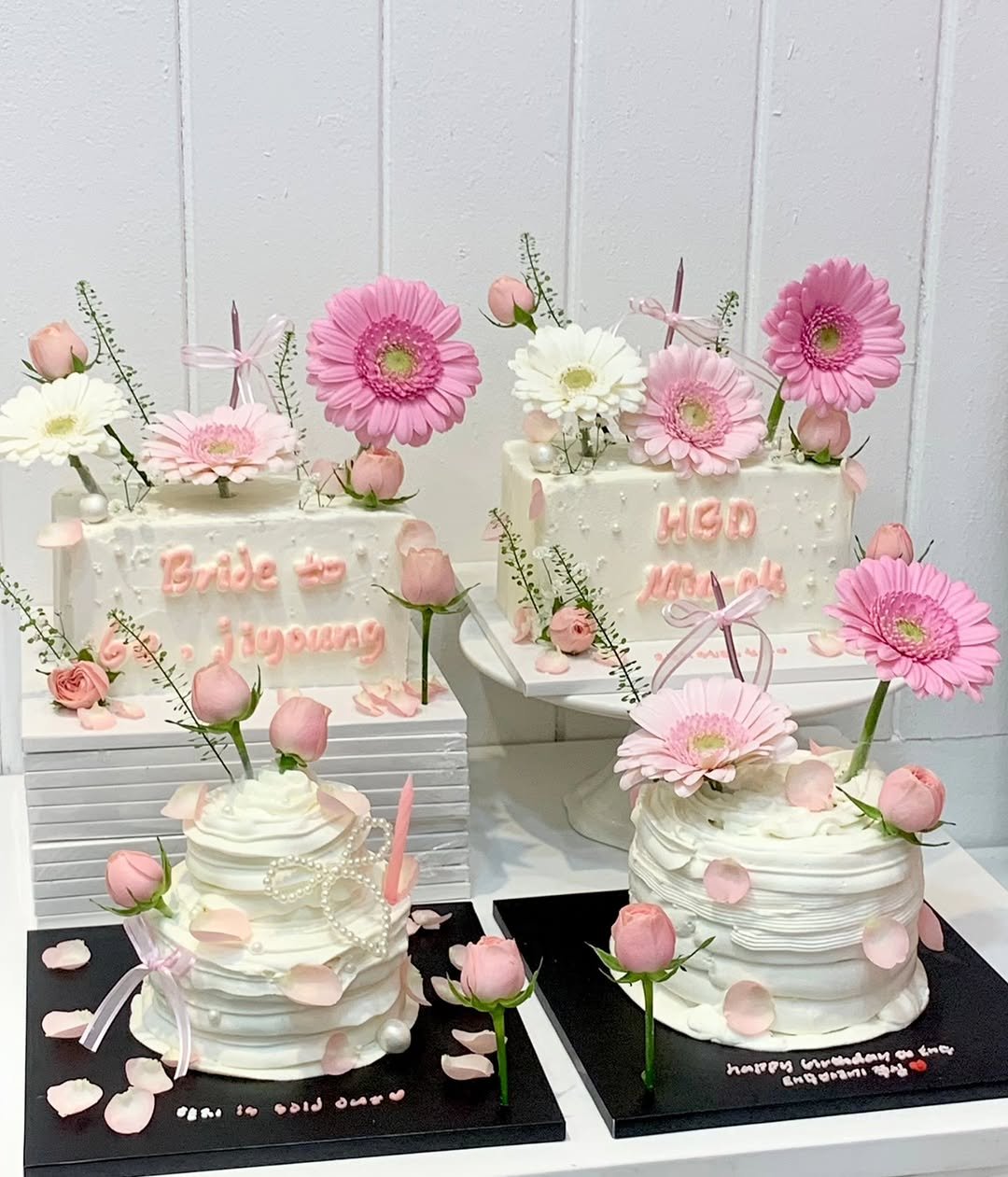 Photo shared by 부평케이크|부평크리스마스케이크|부평레터링케이크|메이드윤|숫자케이크|당일케이크|환갑케이크|브라이덜샤워케이크 on December 02, 2025 tagging @made_yoon. May be an image of wedding cake, prairie gentian and text.