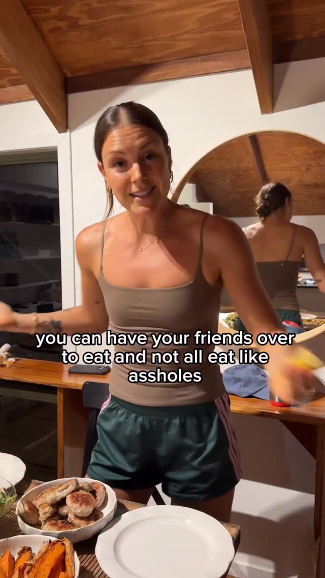 madelainerascan 게시물 이미지: I know what you’re thinkin…..
She has friends?