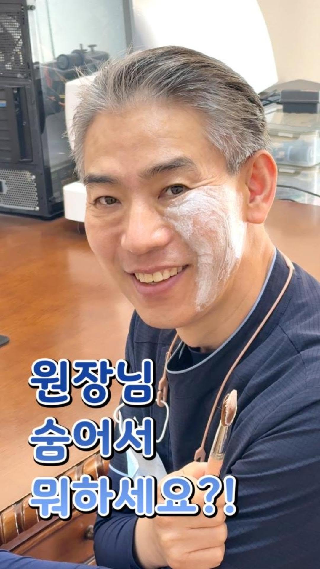 mademe_plastic_korea 게시물 이미지: 리쥬란 앞에서는 원장님도 마취크림 진심입니다.😂 #리쥬란힐러 💉

"리쥬란...