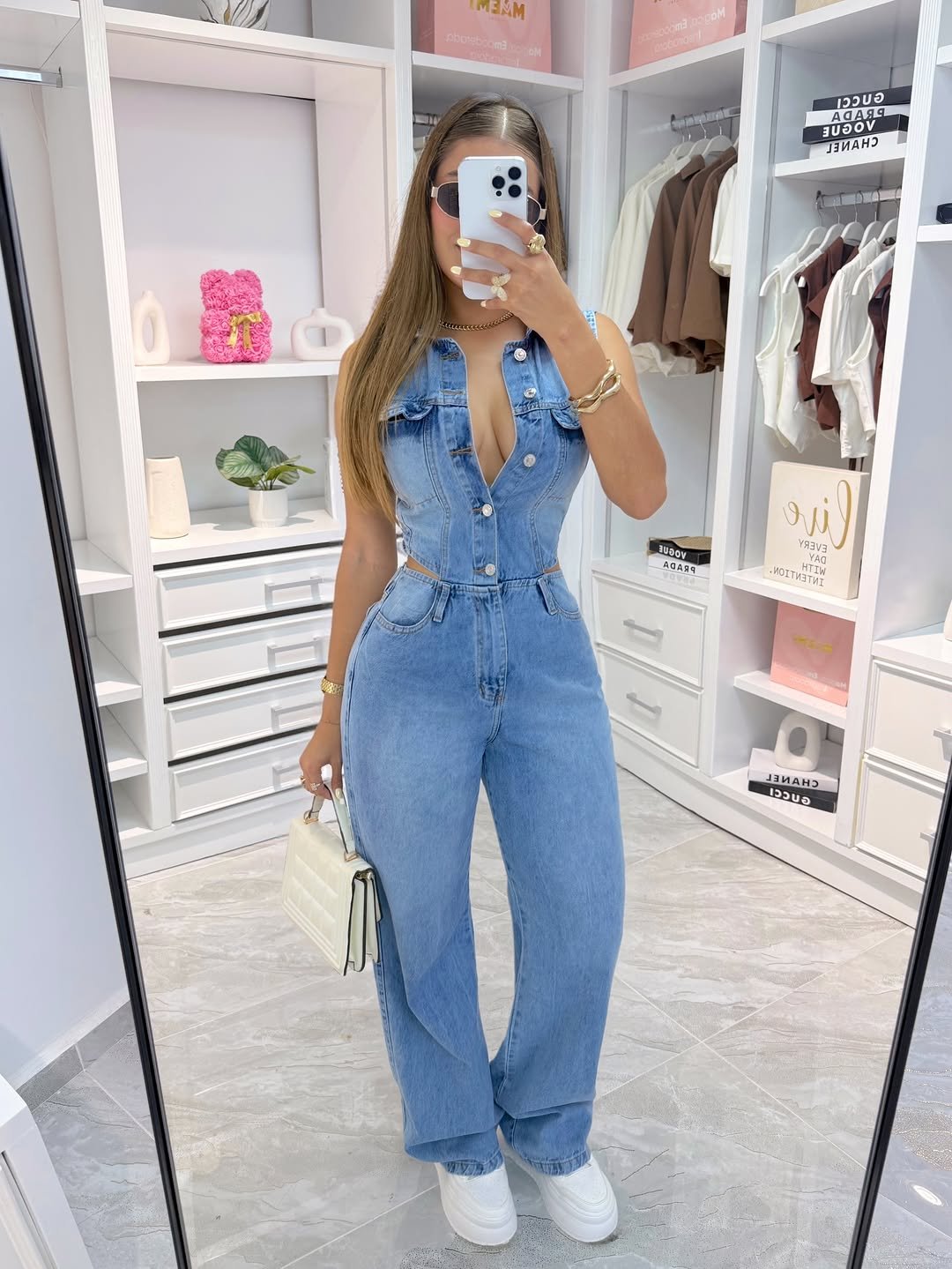 Photo by MENTA AHORA ES MAEMI on February 17, 2026. May be an image of jumpsuit, drawstring and text.