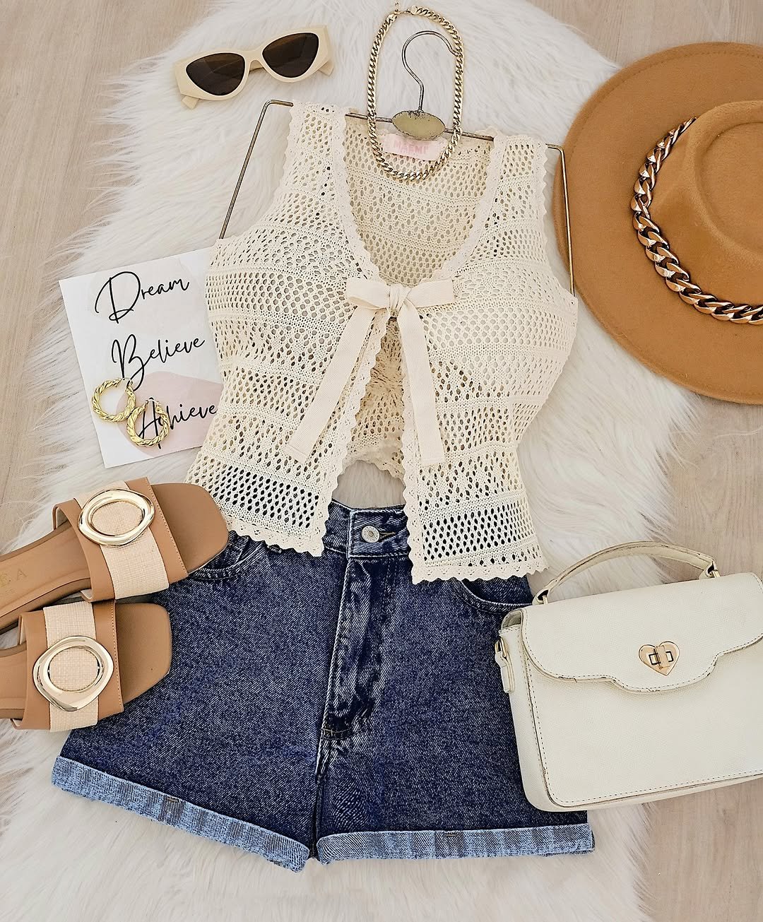 Photo by MENTA AHORA ES MAEMI on August 25, 2025. May be an image of skirt, crochet, shorts and text.