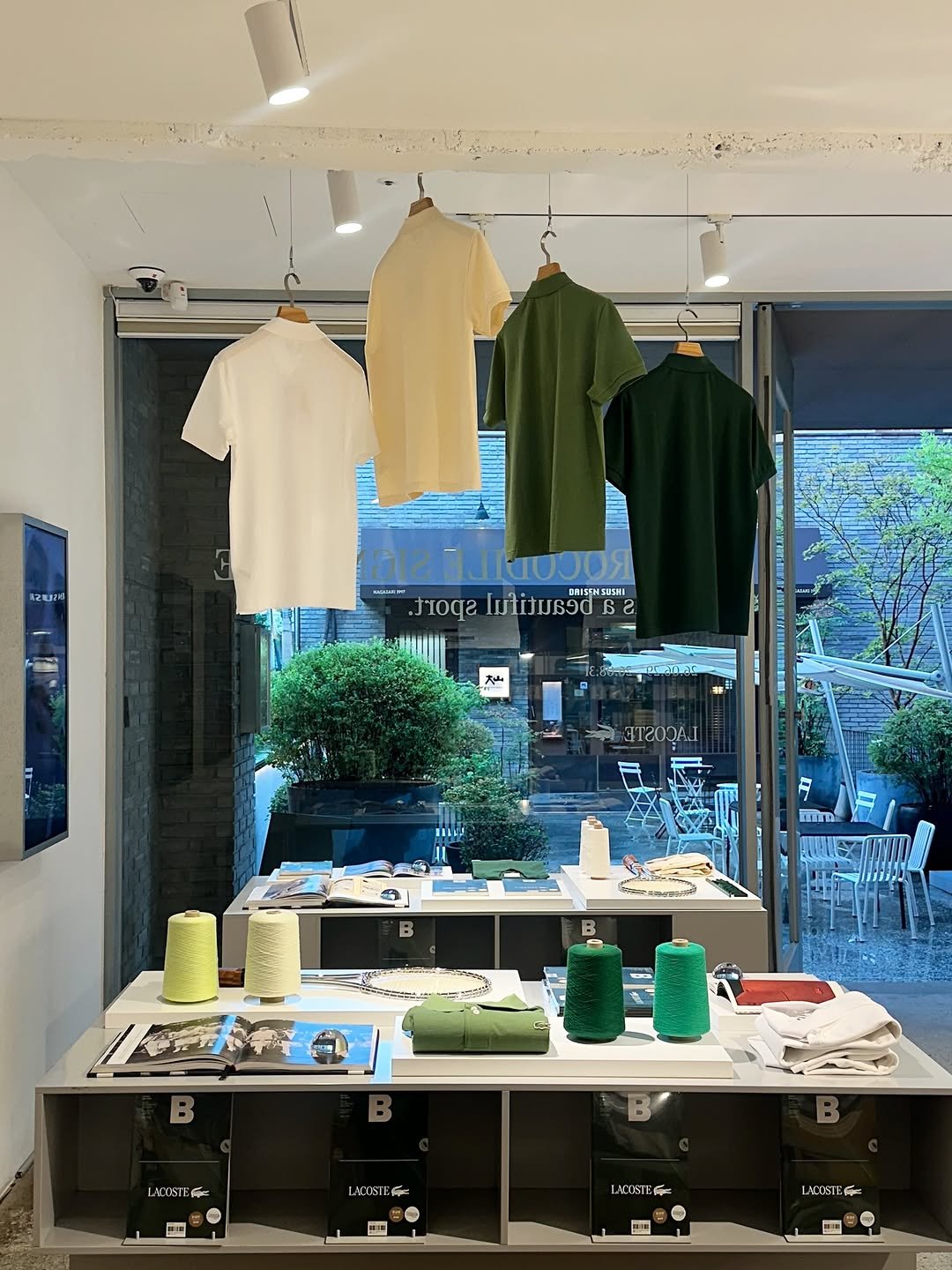 magazine.b 게시물 이미지: [pop-up] A Crocodile Signature

매거진 <B> 101번째...