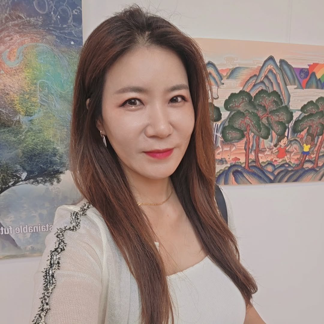 Photo by 지니의마법서재 ❤️언제나 응원해 on September 23, 2025. May be an image of 1 person.
