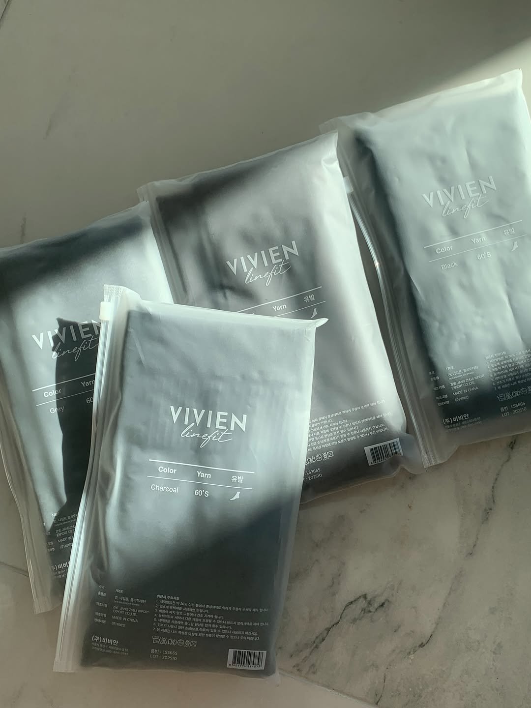 Photo by 매그니유/ 규리 Wellness Gyuri on December 31, 2025. May be an image of ‎tea, plastic bag, hand cream, napkin and ‎text that says '‎VIVIEN ting linefet lin inefil 유발 Color VIVIEN VIVIEN nefet 物警 Yarn ed's BaK Yam Colo Of VIVIEN linefit Color Yarn Charcoal 유발 유발 加登製 الري 60's‎'‎‎.